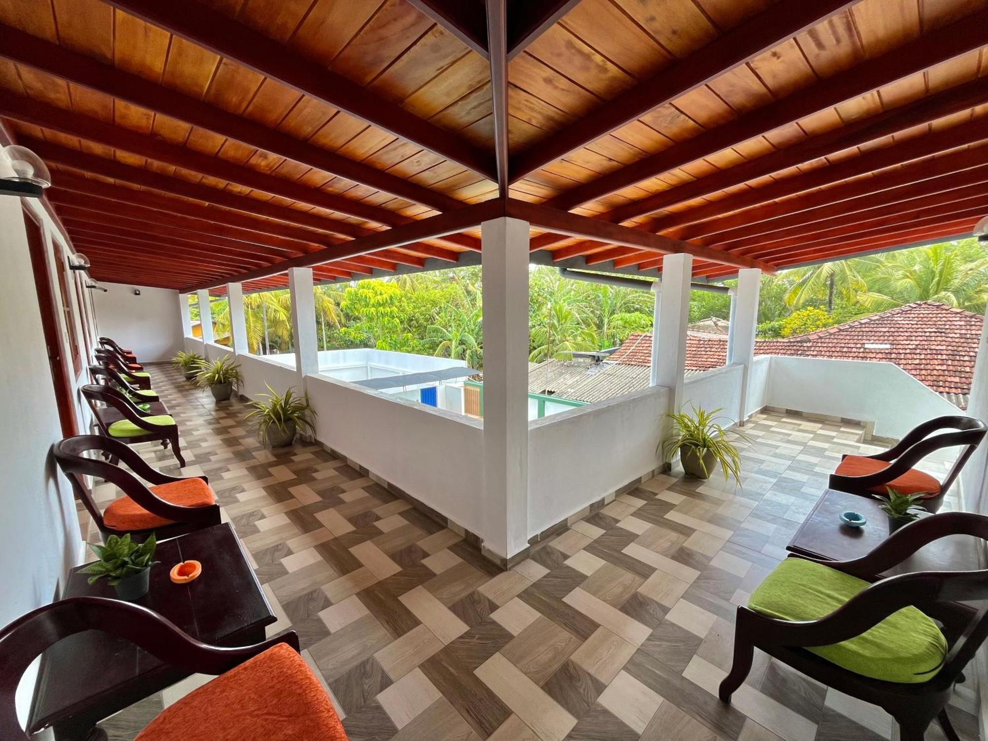 Sundowners Guesthouse Hikkaduwa Exterior photo